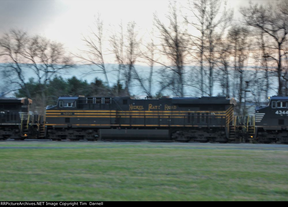 NS 8100 heads to the former US Steel mill to make up its train.